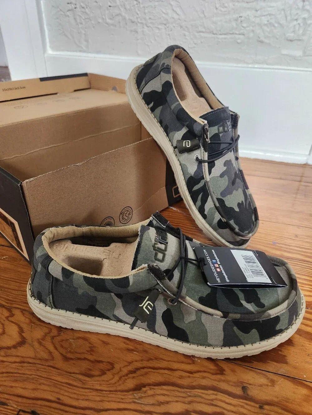 HEYDUDE Men's Wally Canvas Camo Shoes, Size 9 NIB